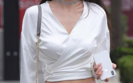 小姐姐很自信的图片可爱,魅力四溢！
