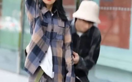 小姐姐很拽,她的独特魅力与自信风采