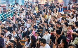 文明旅游成风尚武汉游客雨中畅享别样端午2025年6月13日