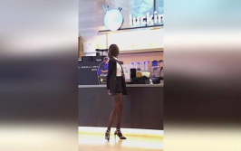 小姐姐摸鱼画画,小姐姐摸鱼画画的温馨瞬间